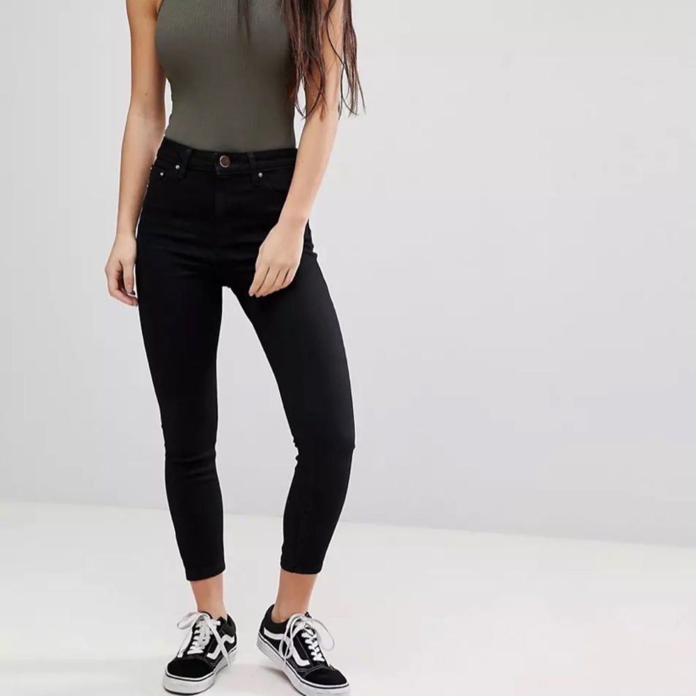 NEW! NWT! ASOS DESIGN Petite high rise ridley 'skinny' jeans in clean black